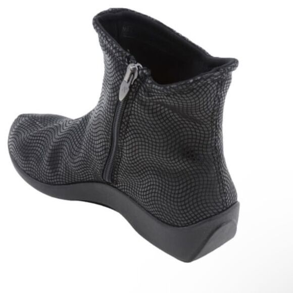 ARCOPEDICO Women’s Croc Shoes in the Size 41/9.5-10 US Size in Black Color - Picture 10 of 16